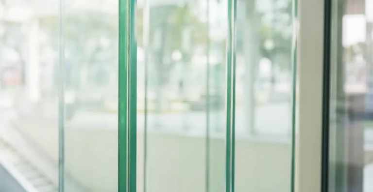 Guía de perforación en vidrio laminado con brocas diamantadas